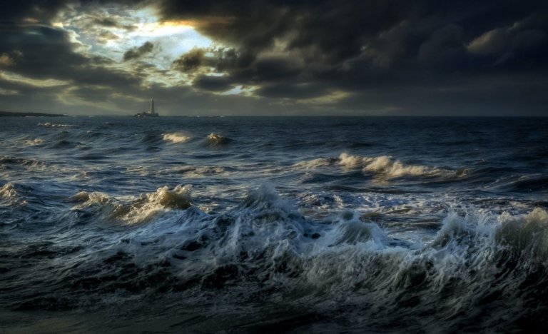 Öll starfsemi liggur niðri.